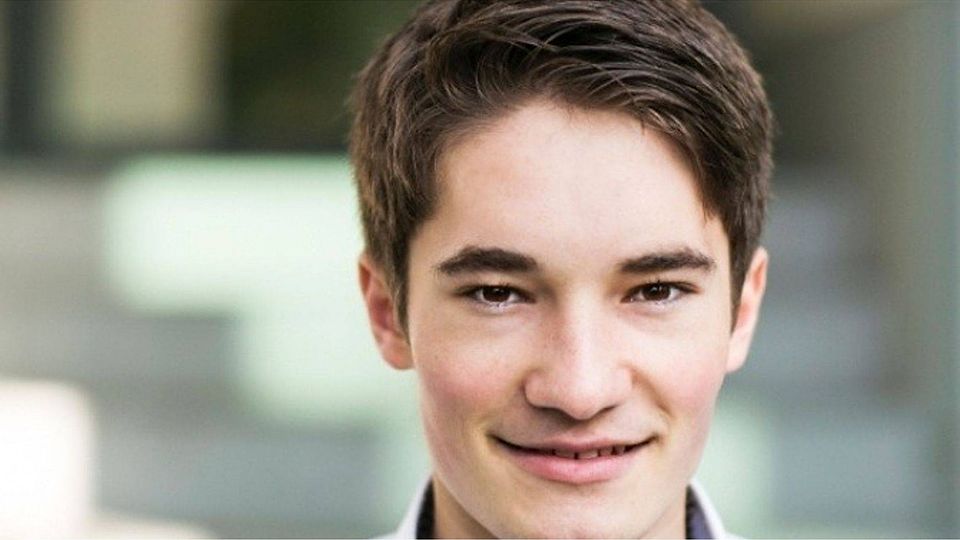 Jonas Becker spricht über seine Schiedsrichtertätigkeit  und seiner Leidenschaft dazu. F: Becker