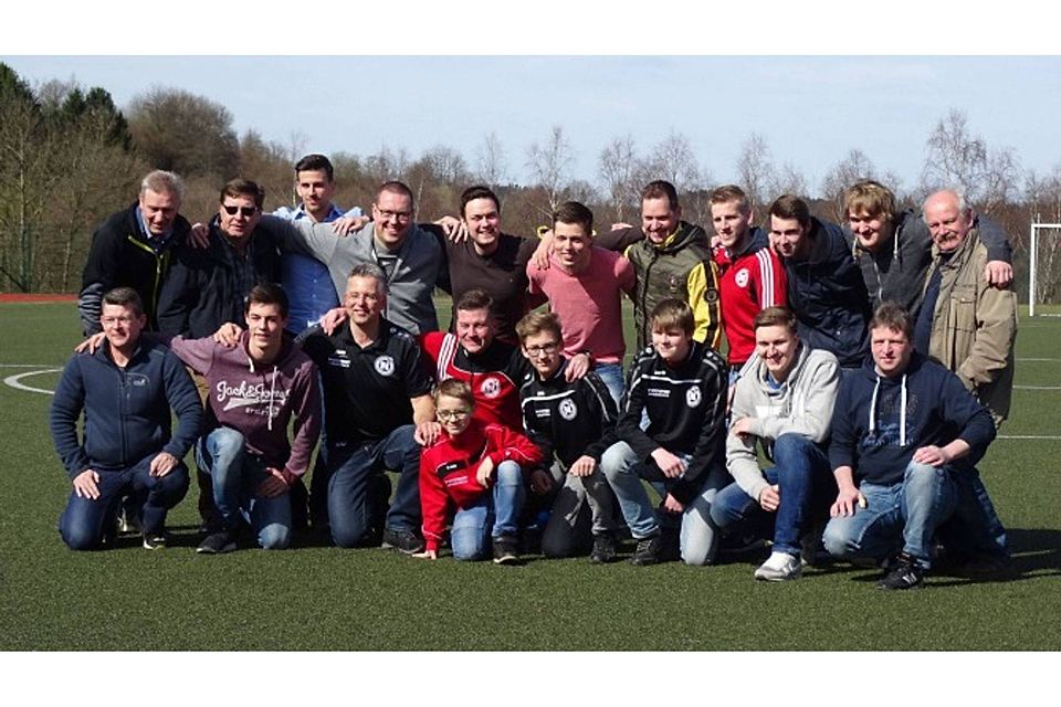 Das ist das „Ue-Team“, das am Freitag im „Uebach-Spiel“ gegen die „2. Welle“ des 1. FC Littfeld für Furore sorgen wird. Foto: privat