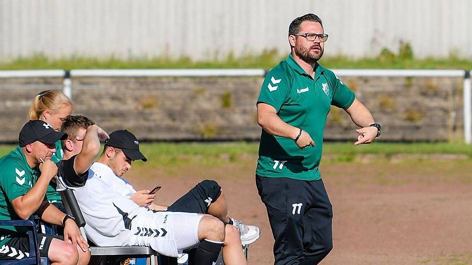 Tobias Tschernik (r.) ist nicht mehr Trainer des Bezirksligisten BV Bad Lippspringe.