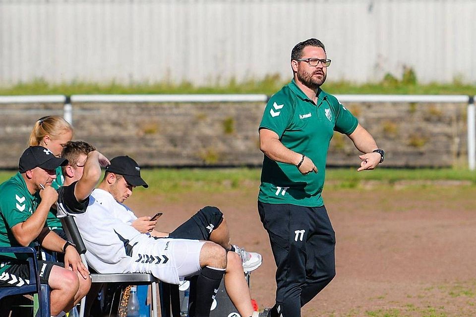 Tobias Tschernik (r.) ist nicht mehr Trainer des Bezirksligisten BV Bad Lippspringe.