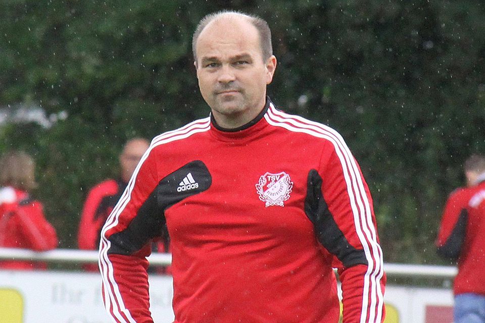 Trainer Oliver Dyka ist mit dem TSV Herbertshofen zurzeit ein Spezialist für Sensationen.  F.: Karin Tautz