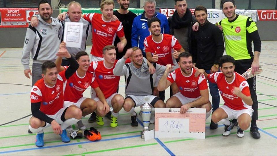 Sportfreunde Siegen II heißt der Sieger des Schulze-Cups. Im Finale schlug die Mannschaft von Peter Bäumgen den TSV Weißtal mit 4:1.  Foto: juka