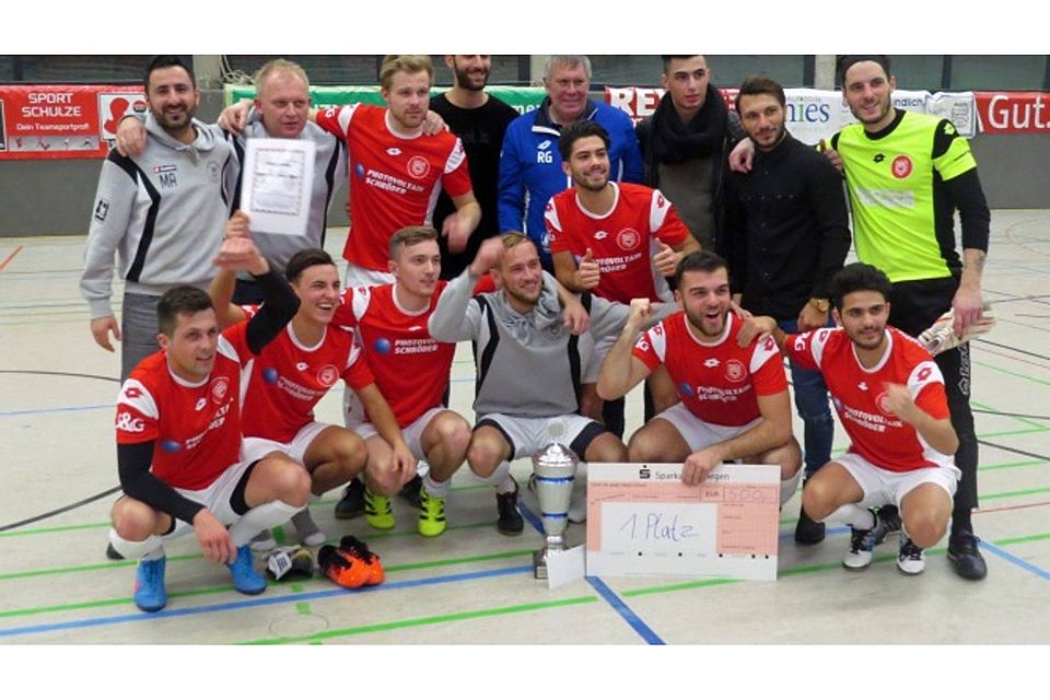 Sportfreunde Siegen II heißt der Sieger des Schulze-Cups. Im Finale schlug die Mannschaft von Peter Bäumgen den TSV Weißtal mit 4:1.  Foto: juka