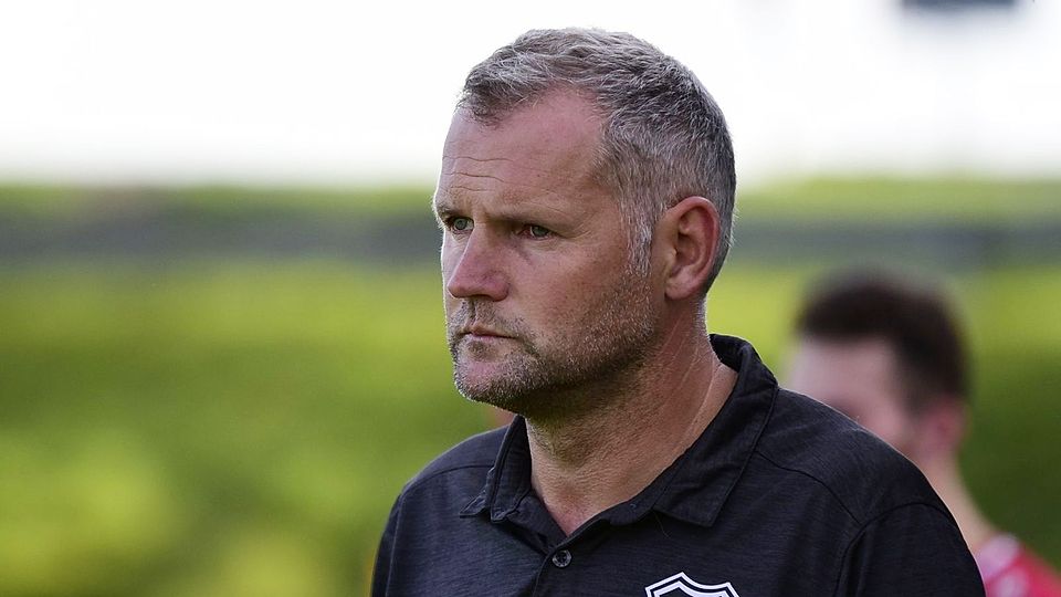 Coach Ludwig Hartl steht seit Anfang 2024 an der Seitenlinie der SpVgg Illkofen – und wird das auch nächste Saison.