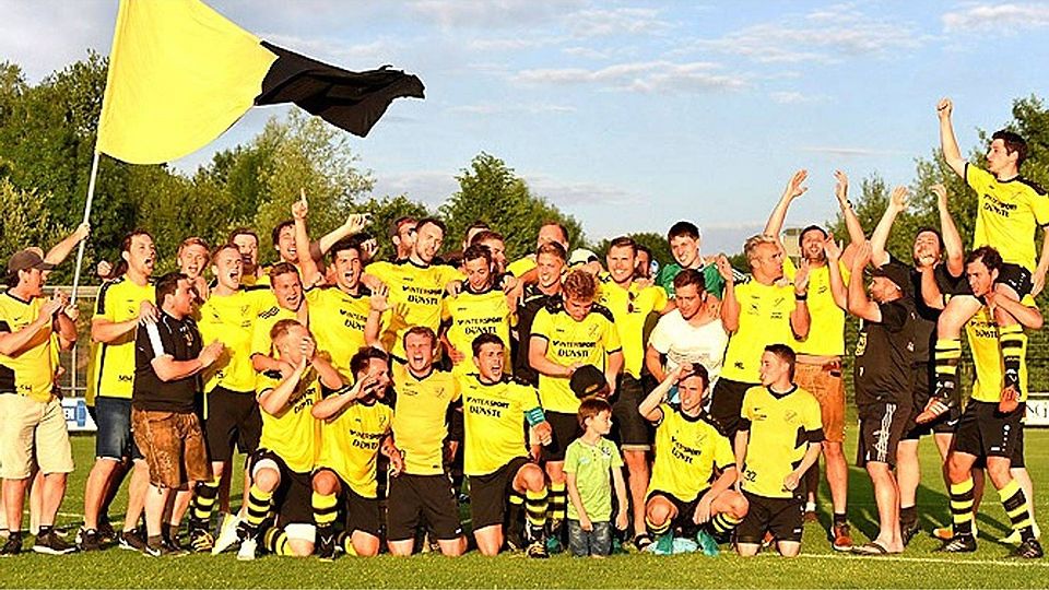 Es ist geschafft: Die TSG Untermaxfeld kehrt nach dem 1:0-Erfolg gegen den TSV Firnhaberau in die Kreisliga Ost zurück.  Foto: Roland Geier
