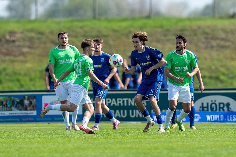 Erst das Schlusslicht, jetzt der Spitzenreiter: Im jüngsten Heimspiel der Geislinger (blaue Trikots) ging es gegen das Schlusslicht Fatih Ingolstadt (grün). Nun wartet ausgerechnet der Spitzenreiter auf den FCL.