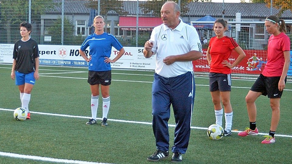 Übungseinheit von einem Nationaltrainer: Klaus Stärk in Bad Dürrheim. | Foto: Verein