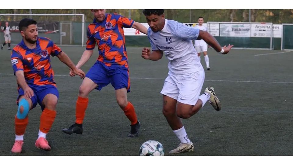 Am Sonntag treffen sie wieder aufeinander: David Kirchhoff (r.) und der TSV Bicken sowie Salvatore Spera (l.) und Johann Klumpp vom TuSpo Beilstein. (Archivfoto) © Sven Jessen