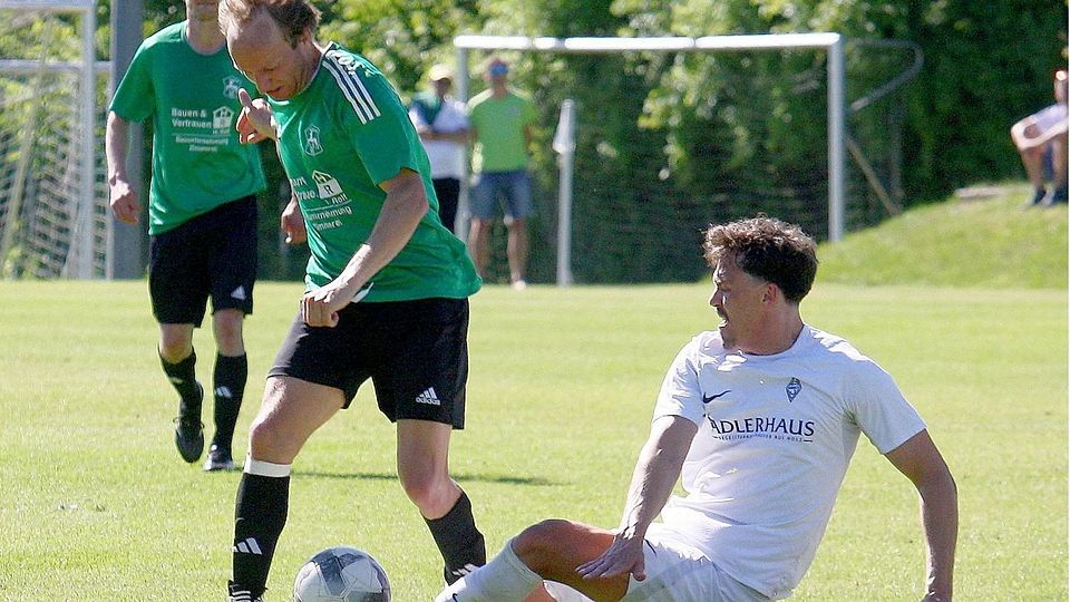 Nicht lange her: Die Lenggrieser um Jakob Gerg (Mi.) sind am Drücker, Habach verteidigt aufopferungsvoll und gewinnt.