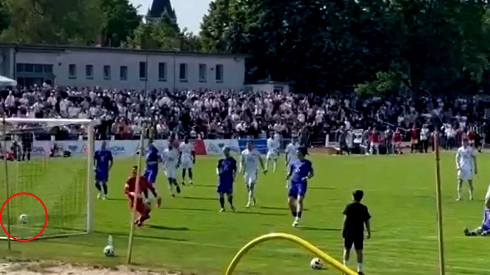 In der 95.Minute schiesst Stein aufs Tor