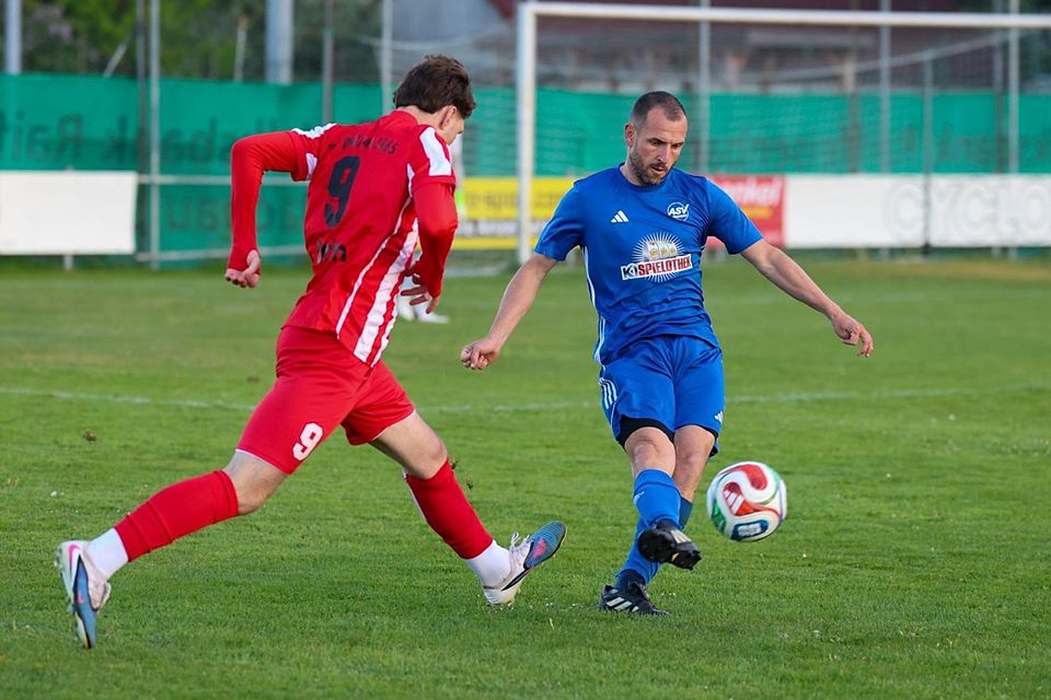 ASV-Spielertrainer Matthias Koston (rechts) kennt die Duelle mit dem Stadtrivalen 1865 nur zu gut. – Foto: Jenni Maul ASV-Spielertrainer Matthias Koston (rechts) kennt die Duelle mit dem Stadtrivalen 1865 nur zu gut. – Foto: Jenni Maul