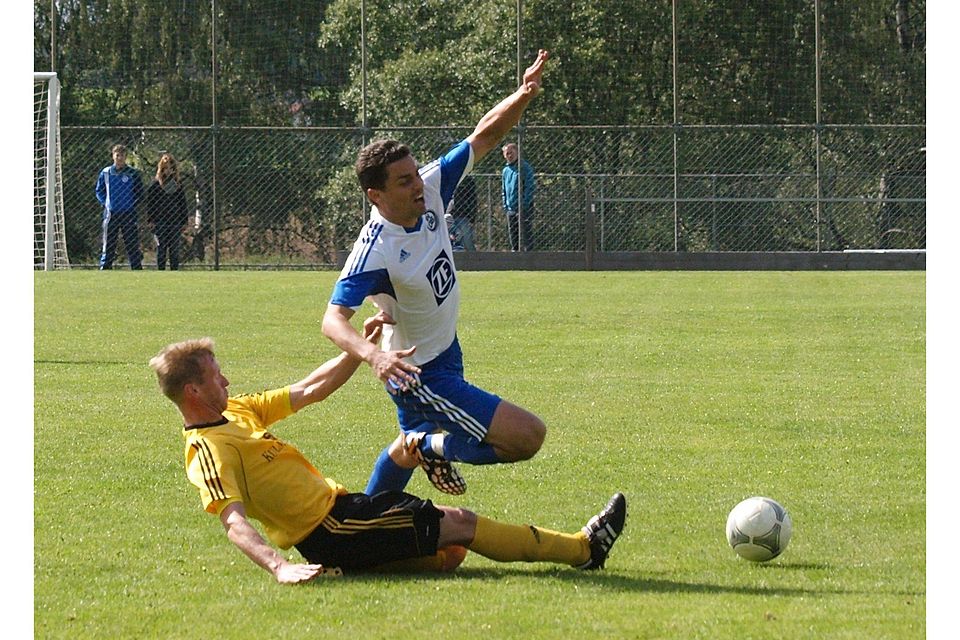 Der SV 08 Auerbach (in Weiß) startet am 26. Juli mit einem Heimspiel in die neue Saison. F: Klaus Trenz