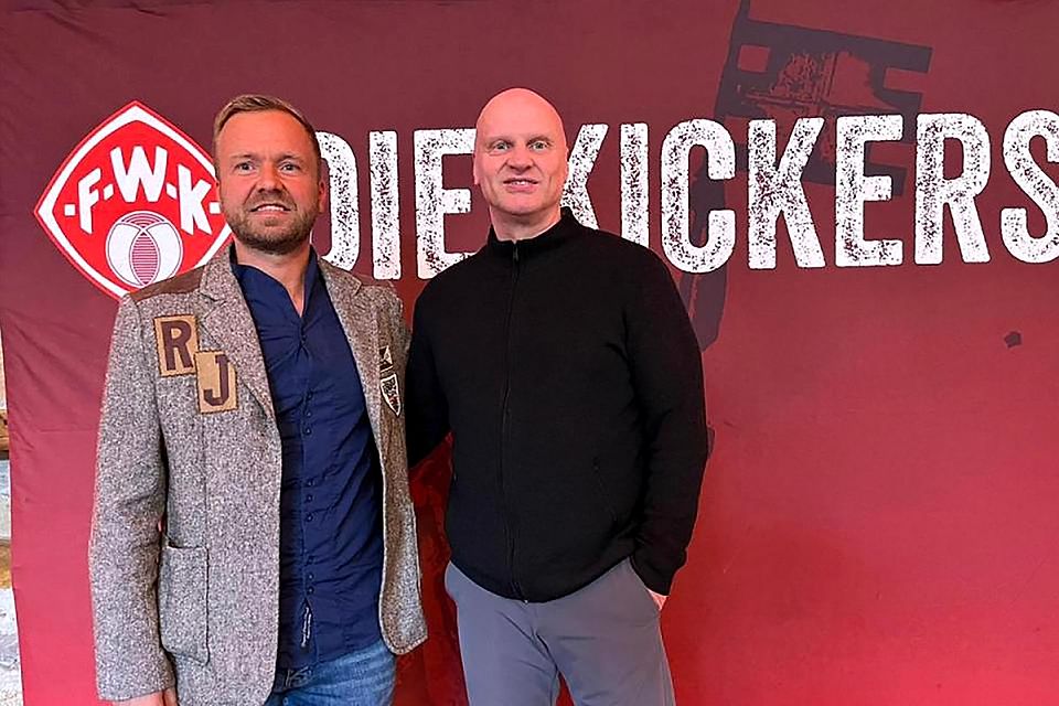 Im vergangenen April bei der Vorstellung bei den Würzburger Kickers: Bernd Heinisch (links) und Jürgen Kost.