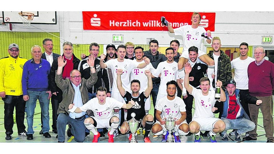 Verdienter Champion: Sieben Siege und ein Unentschieden verzeichnete der SV St. Jöris auf seinem Weg zum ersten Hallenstadtmeistertitel der Vereinsgeschichte. Foto: Andreas Röchter