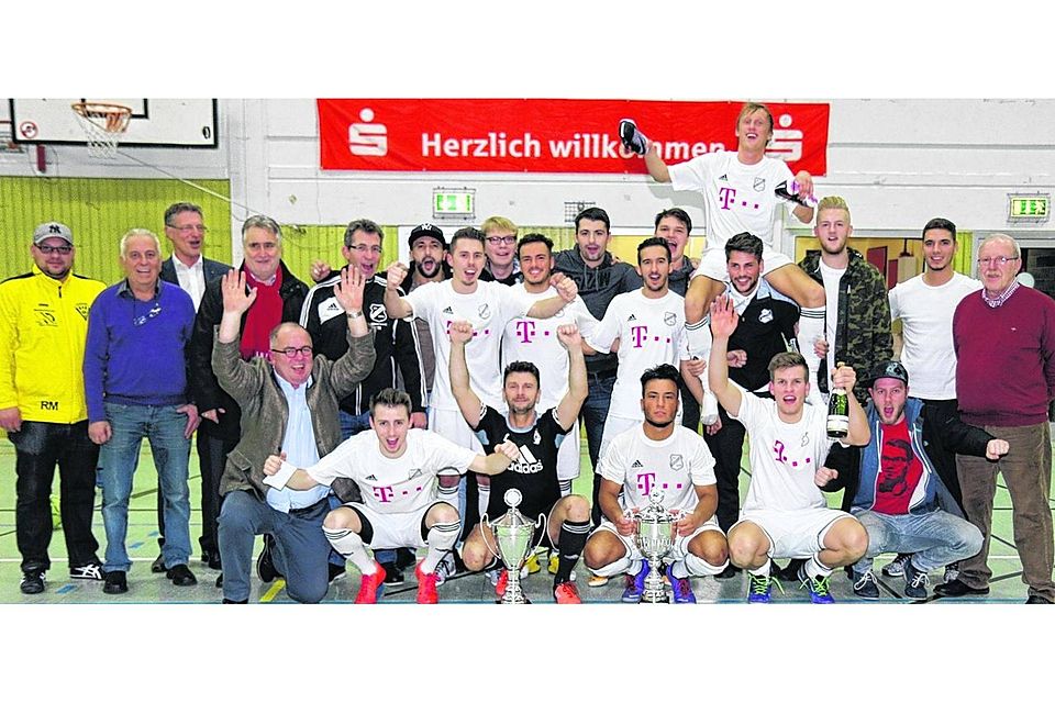 Verdienter Champion: Sieben Siege und ein Unentschieden verzeichnete der SV St. Jöris auf seinem Weg zum ersten Hallenstadtmeistertitel der Vereinsgeschichte. Foto: Andreas Röchter