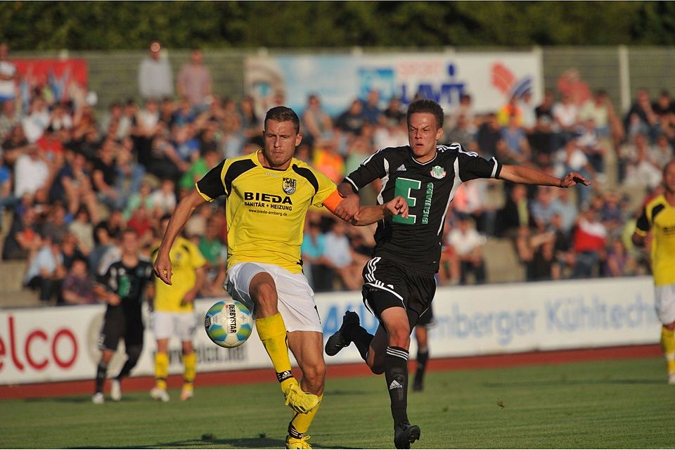 Kein Risiko wegen des Derbys: Der FC Amberg (l.) hat einige erkrankte und angeschlagene Spieler zu beklagen und sagte daher das Testspiel in Feucht ab. F: Brückmann