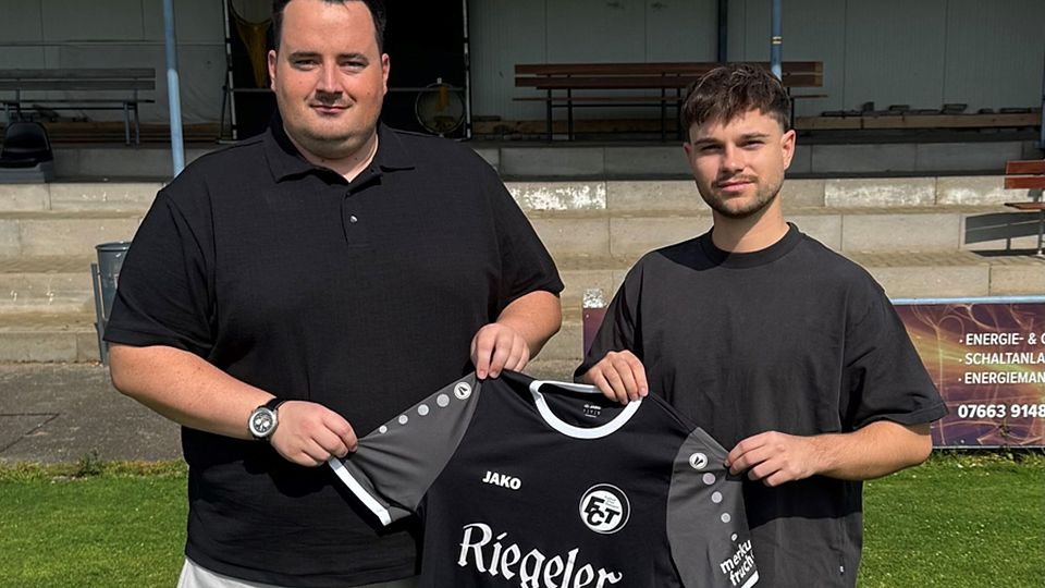 Kevin Kreuzer (links, Sportlicher Leiter des FC Teningen) und Neuzugang Benjamin Mandzo | Foto: Verein