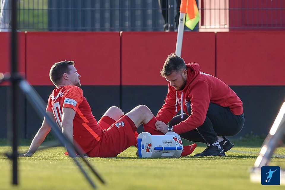 Sein Ausfall schmerzte: Hankofens Spielmacher Tobias Richter (li.) musste in der entscheidenden Saisonphase zusehen.