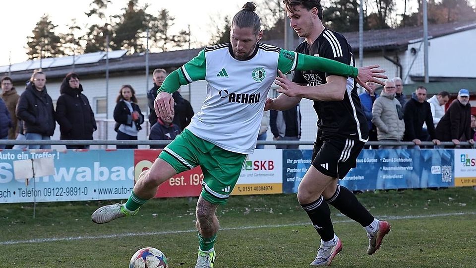 Tobias Herzner (am Ball) wird am Saisonende den SC Eltersdorf verlassen.