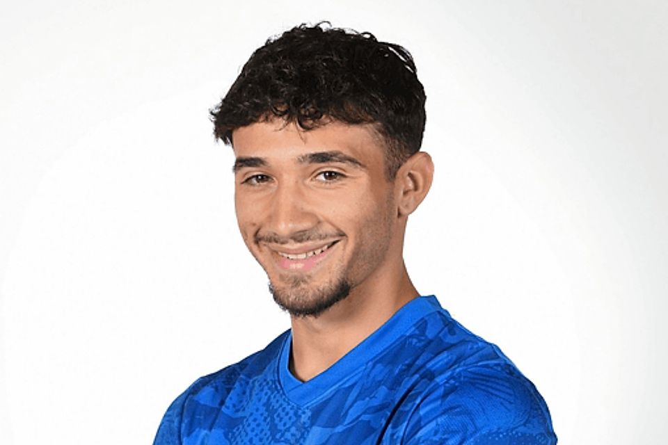 Simone Lo Castro wechselt innerhalb der Oberliga. Simone Lo Castro wechselt innerhalb der Oberliga.