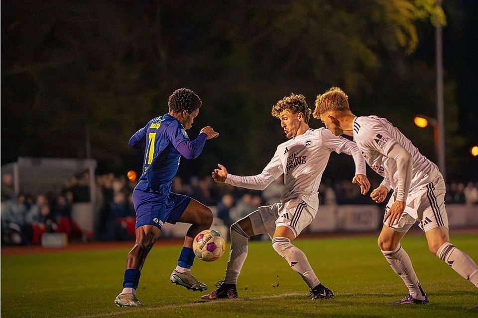 Der FC Büderich kämpft um den Verbleib in der Oberliga Niederrhein. Der FC Büderich kämpft um den Verbleib in der Oberliga Niederrhein.