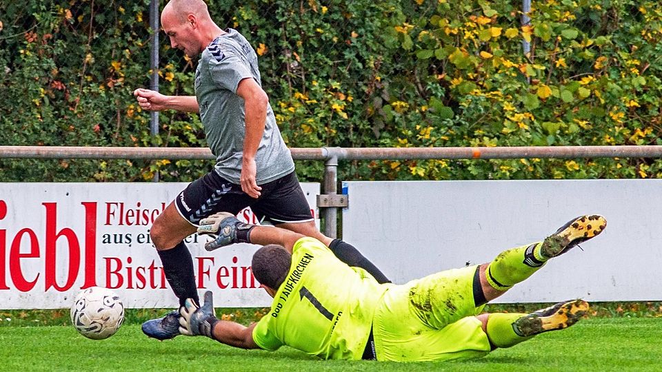 Entscheidend gestört hatte BSG-Keeper Benjamin Nieder den Hörgersdorfer Martin Stöckl. Der Ball ging übers Tor. Einen Treffer machte Stöckl aber im Spiel.