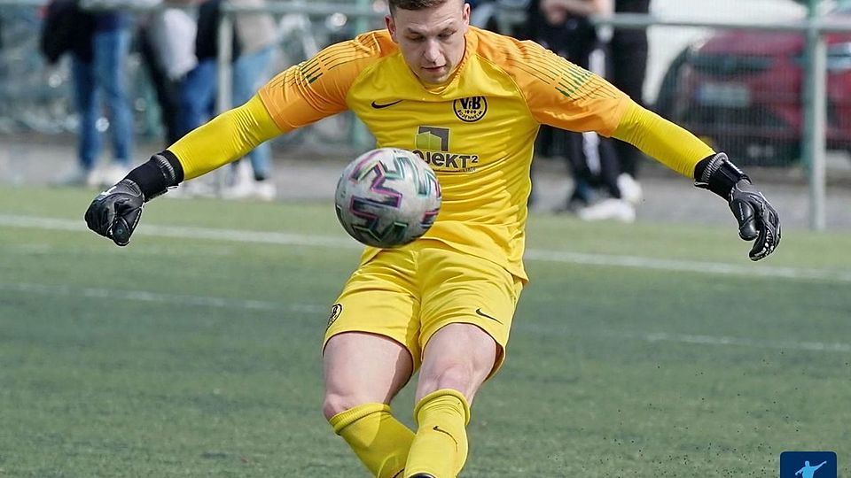 VfB-Keeper Simon Marschall weiß auch mit Kopf und Fuß mit dem Ball umzugehen.