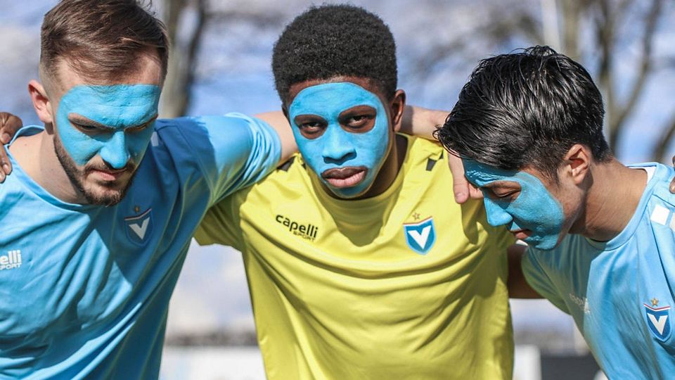 Unter dem Motto "Nein zu Rassismus! Unsere Hautfarbe ist himmelblau." setzt der FC Viktoria 1889 ein Zeichen gegen Rassismus.