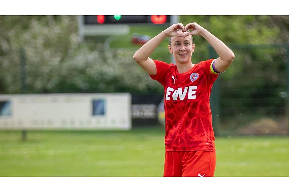 Leonie Ratje wusste, bei wem sie sich bedanken konnte: ihrem Team, den Fans und ihrer Familie. Letztere unterstützte sie während ihrer Fußballkarriere. Foto: Struwe