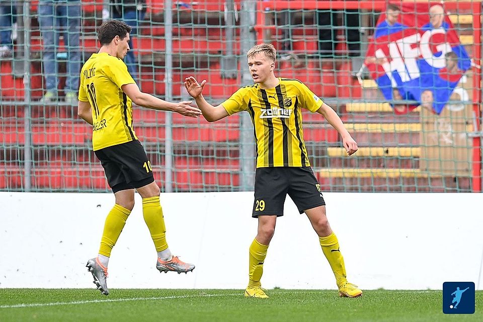 Sebastian Niedermayer (re.) hat seinen Vertrag in Vilzing um zwei Jahre verlängert.