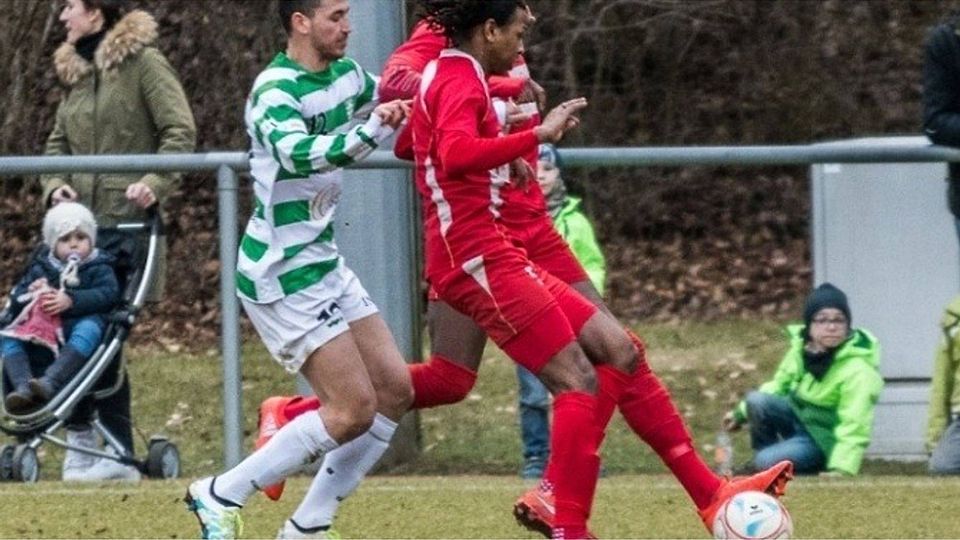 Yassine Knis (l.) wechselt von Hostert nach Weiswampach - Archivfoto:www.paulmedia.lu