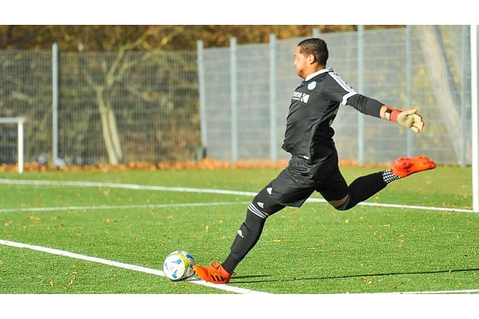 Trennten sich im Top-Spiel unentscheiden: Dennis Monz und der TuS Hackenheim gegen den FC Brücken. F: Coutandin