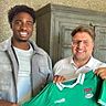 Schweinfurtts Klubboss Markus Wolf (re.) mit Uche Obiogumu