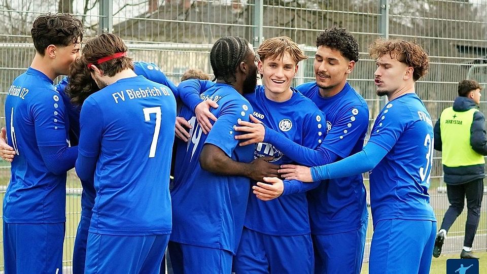 Der FV Biebrich durfte dreimal gegen Waldbrunn jubeln und bleibt Zweiter in der Verbandsliga.