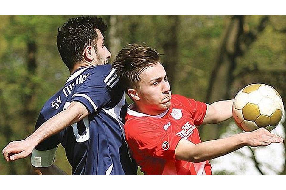 Keinen Sieger  gab es im Duell zwischen dem VfB II (rotes Trikot) und Turabdin Delmenhorst. Volkhard Patten