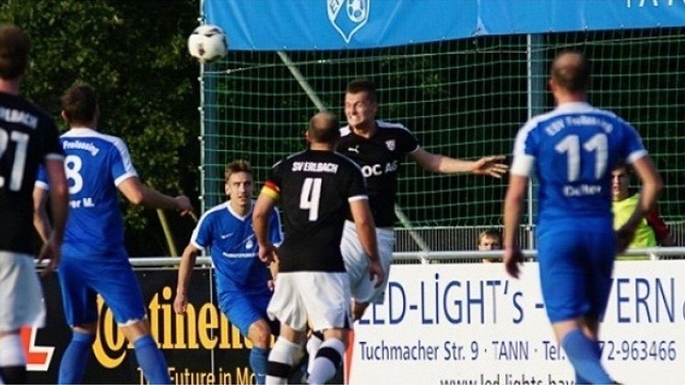 Philipp Karpfhammer (im Hintegrund) wechselt zum ASCK Simbach F: Deiter