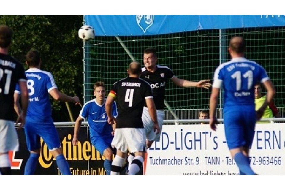 Philipp Karpfhammer (im Hintegrund) wechselt zum ASCK Simbach F: Deiter