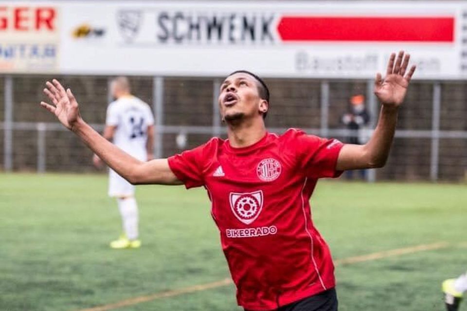 Den Blick richtet er nach oben: Mohamed Osman ist gläubiger Moslem und möchte islamische Theologie studieren.