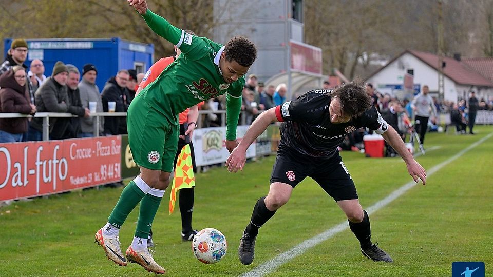 Mehr als 1.000 Zuschauer wollten an diesem Samstagnachmittag das Liga-Topspiel zwischen Aufsteiger Eichstätt und dem Traditionsclub Würzburger Kickers im Hirsch-Sportpark verfolgen. Endstand: 1:1. 
