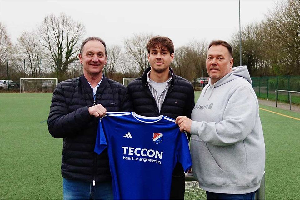 Bjarne Steffens  zwischen dem neuen Cheftrainer Heiko Dukats-Jadwizak und Co-Trainer Torben Bornhöft. 