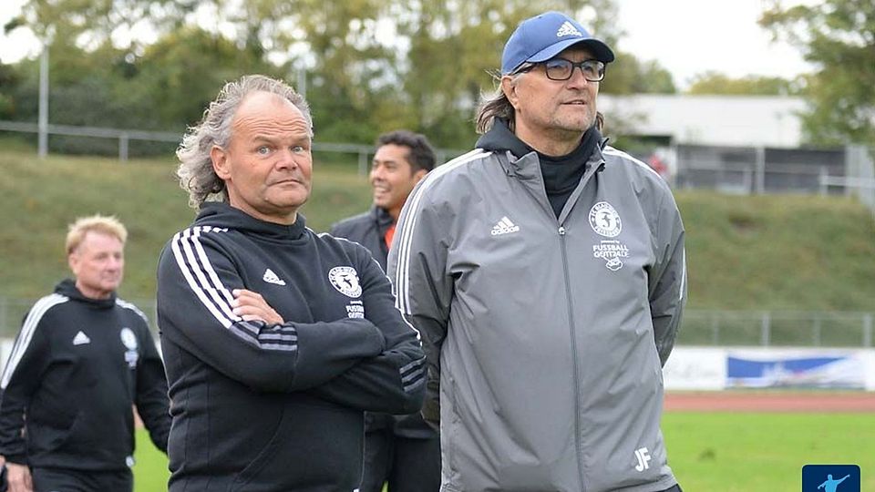 Thomas Huhn (li.) und Josef Farkas stehen ab sofort nicht mehr gemeinsam an der Seitenlinie beim FC Blau-Weiß Friesdorf.