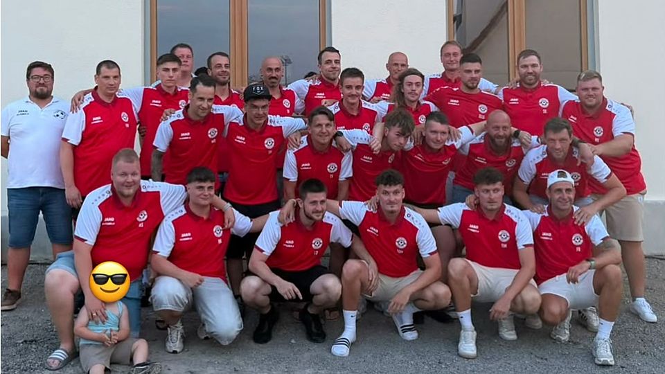 Erstes Teamfoto bei der Mannschaftsvorstellung des FC Grabfeld.