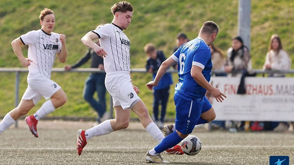 Den Nußlochern (weiß-schwarz) winkt am Ostermontag in Schwetzingen der Abschluss einer perfekten Englischen Woche.