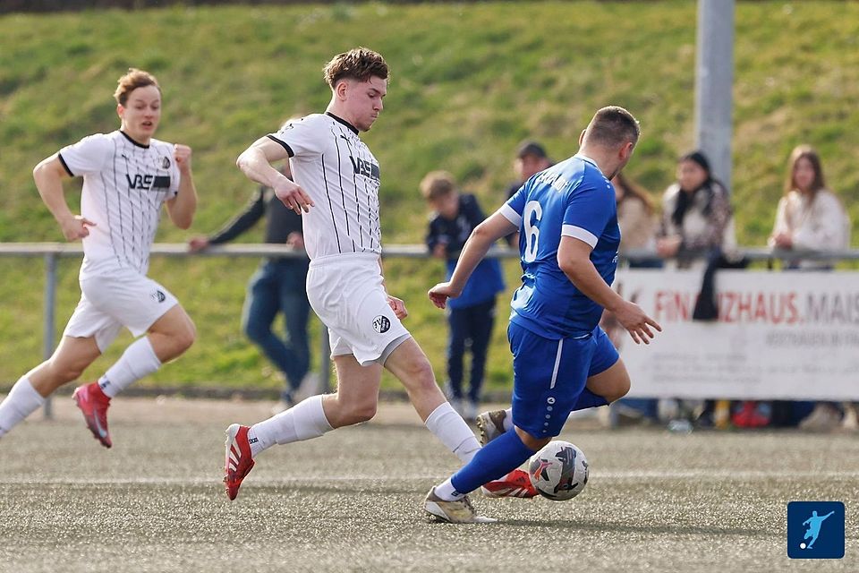 Den Nußlochern (weiß-schwarz) winkt am Ostermontag in Schwetzingen der Abschluss einer perfekten Englischen Woche.