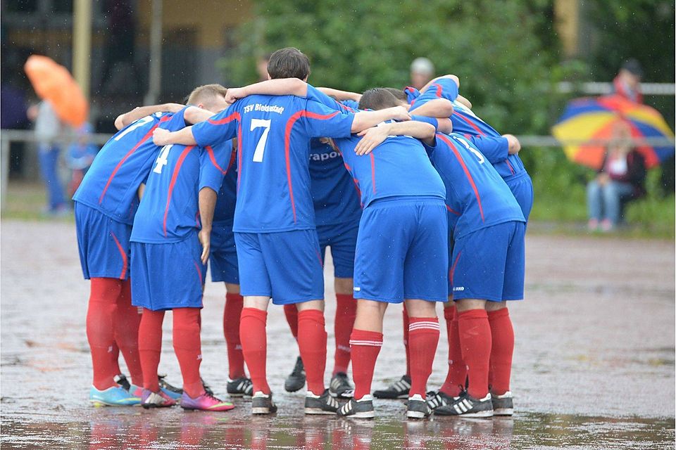 Wollen nächste Runde unter Ingo Golle nicht im Regen stehen: Die Kreisoberliga-Kicker des TSV  Bleidenstadt. Foto: Tom Klein