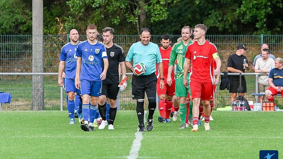 Das Spiel zwischen dem TuS Waldböckelheim und der SG Gräfenbachtal wurde innerhalb der ersten Halbzeit abgebrochen. Tim Steinbach, Stürmer der SG Gräfenbach verletzte sich in der ersten Halbzeit schwer, folglich der Abbruch vom Offiziellen.