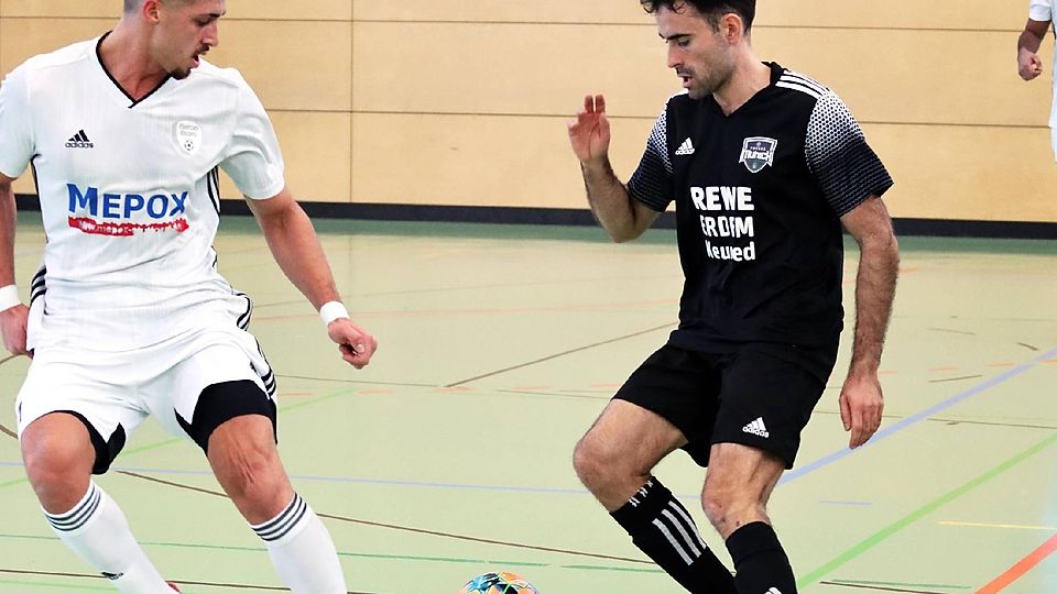 Zurück aus dem Urlaub und einsatzbereit – falls gespielt wird: Erik Martori vom TSV Neuried (r.).