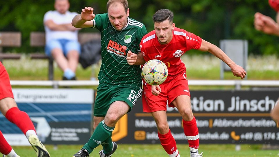  „Gemischte Gefühle“: Teams wie der FC Hausen (Adrian Gräßlin, links) und FC Wallbach (Ibrahim Güler) verzeichnen viele Absenzen. | Foto: Gerd Gründl	