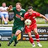  „Gemischte Gefühle“: Teams wie der FC Hausen (Adrian Gräßlin, links) und FC Wallbach (Ibrahim Güler) verzeichnen viele Absenzen. | Foto: Gerd Gründl	