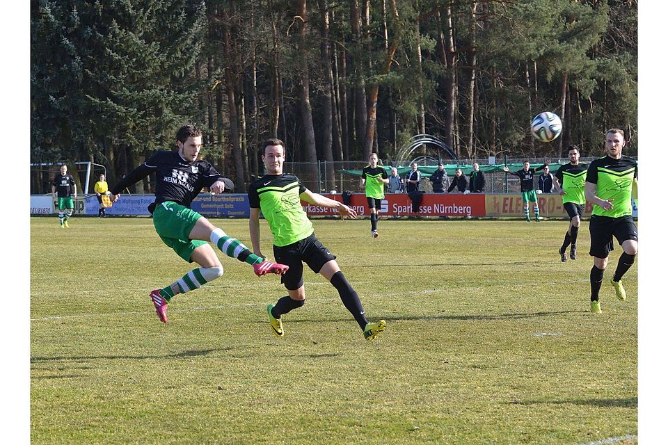 Feuer frei: Gegen Neunkirchen am Brand (rechts, hellgrün) hatte Diepersdorf die Nase vorn. F: N-Land Feuer frei: Gegen Neunkirchen am Brand (rechts, hellgrün) hatte Diepersdorf die Nase vorn. F: N-Land